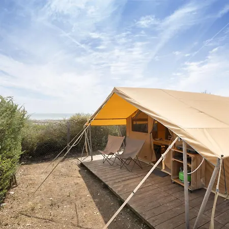 Campsite Huttopia Cote Sauvage - Ile De Re Sainte-Marie-de-Re